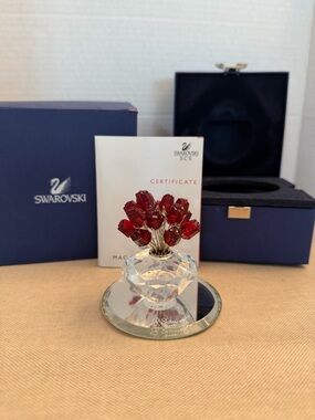 Swarovski Crystal Vase of 15 Red Roses Box And COA. Retired limited edit